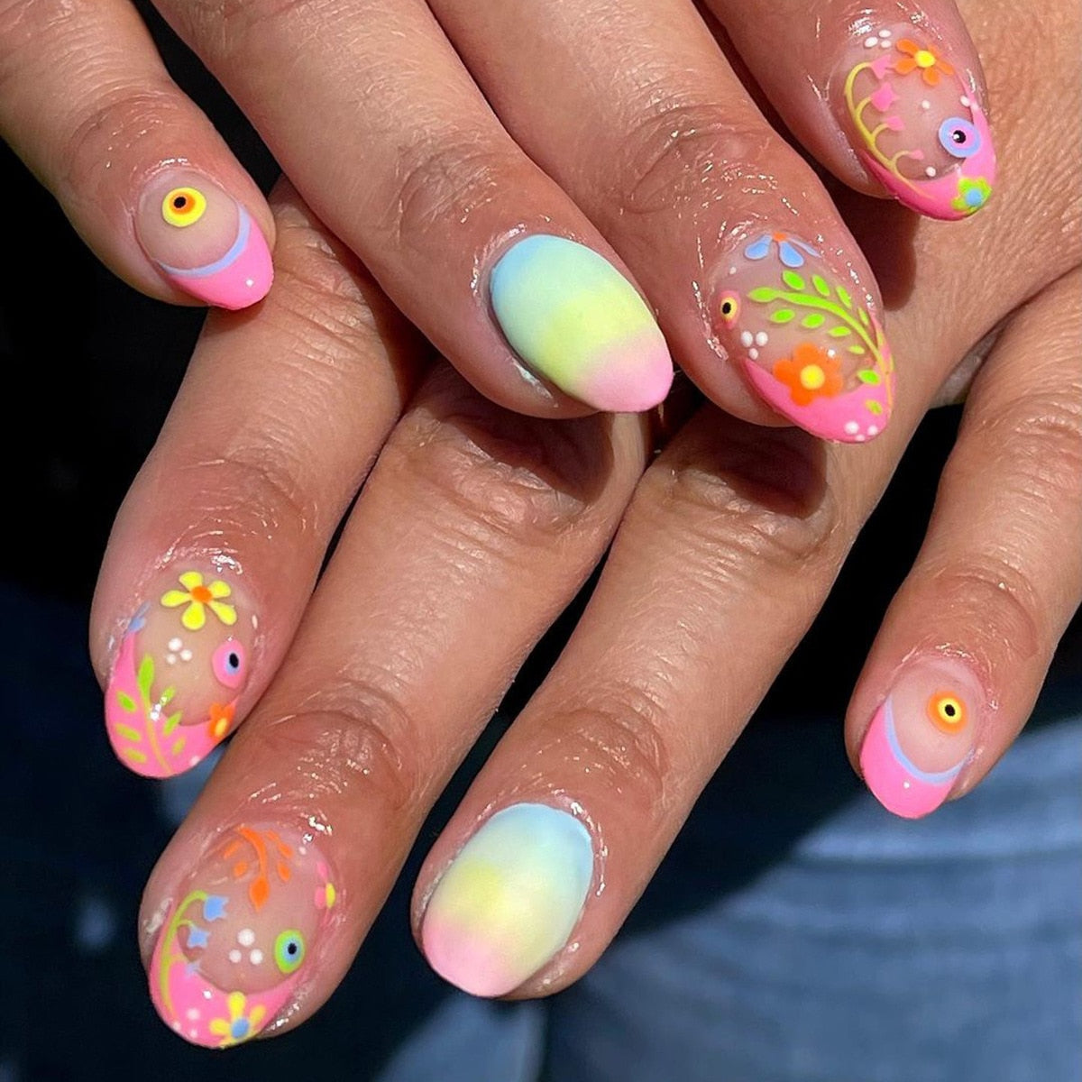 24pcs Girlish Colorful Graffiti Nail Art Fake Nails With Plants Flowers Patterns Short Press on False Nails With Wearing Tools