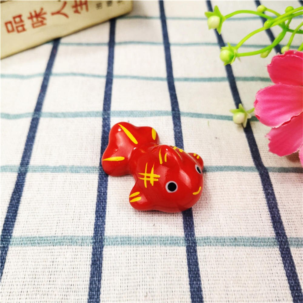 Fish-Shape Ceramic Chopsticks Holder Spoon Fork Rest Sushi Sticks Rack Shelf Chopsticks Holder Stand Rest Pillow Kitchen Utensil