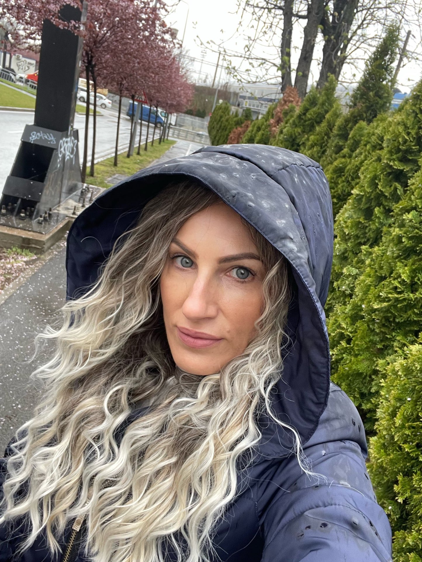 Ash Blonde Wig Synthetic Long Curly Hair Wigs for Women Fluffy Ombre Hairstyle Wave Wig Costume Carnival Party Regular Curly Wig