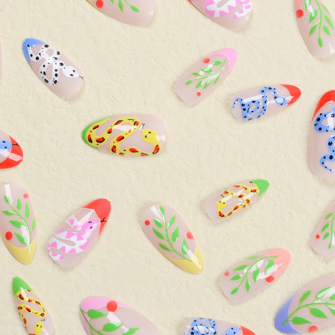 24pcs Girlish Colorful Graffiti Nail Art Fake Nails With Plants Flowers Patterns Short Press on False Nails With Wearing Tools