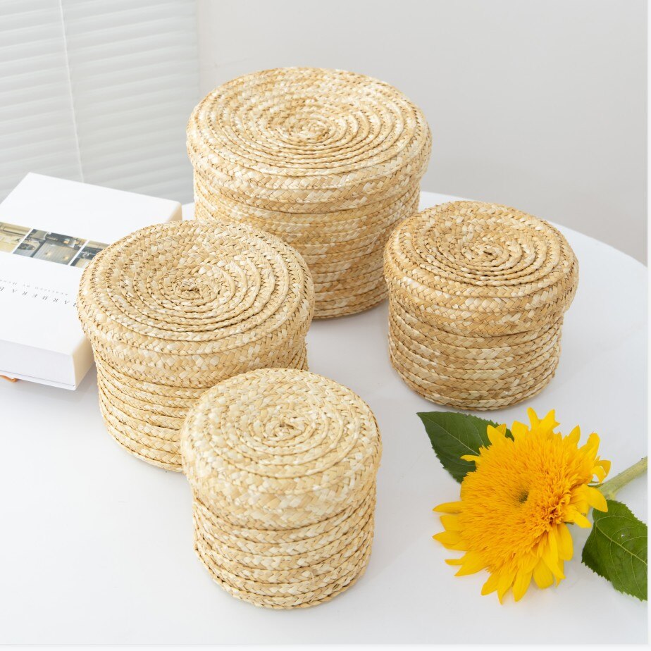 Handmade Straw Woven Basket With Lid Bridal Souvenir Box Seagrass Plant Basket Snack Storage Box Flower Organizer Basket