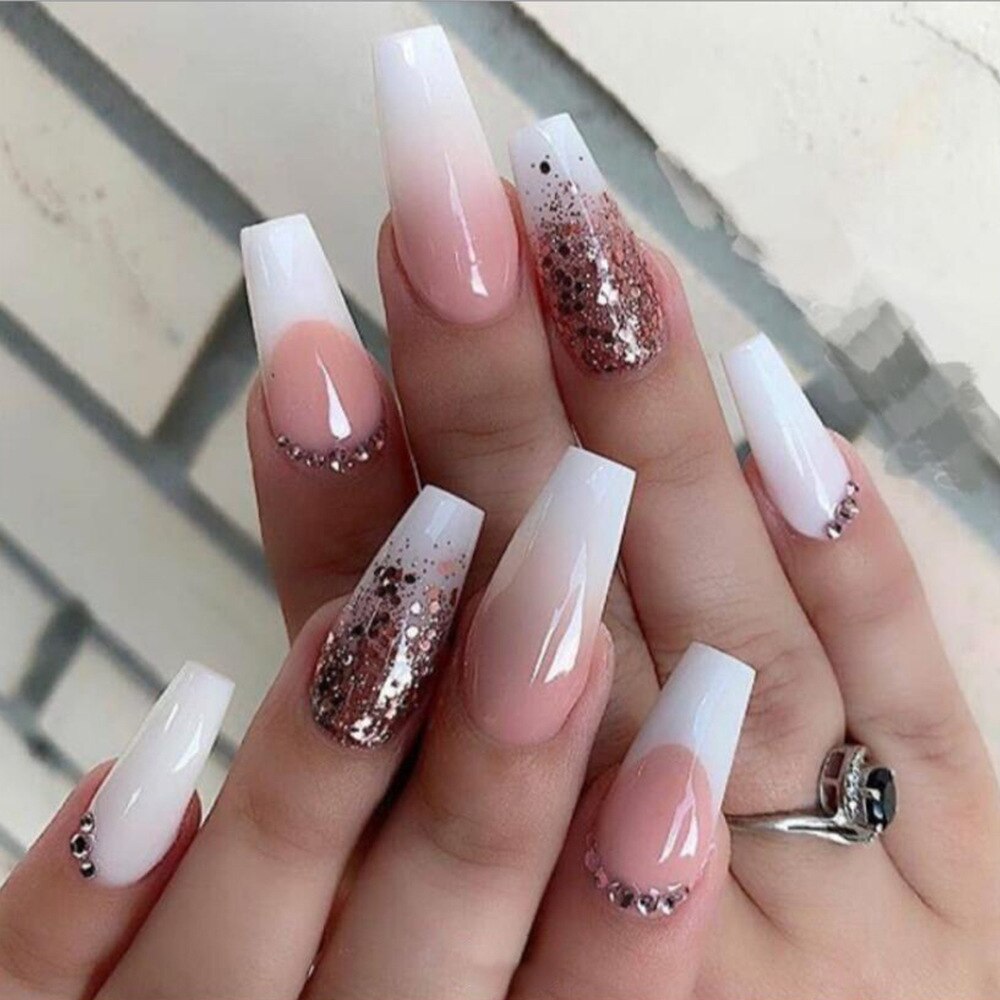 24Pcs Christmas False Nails Wearable Long Xmas Style Fake Nails Elk Snowflake Design Full Cover Press on Nail tips
