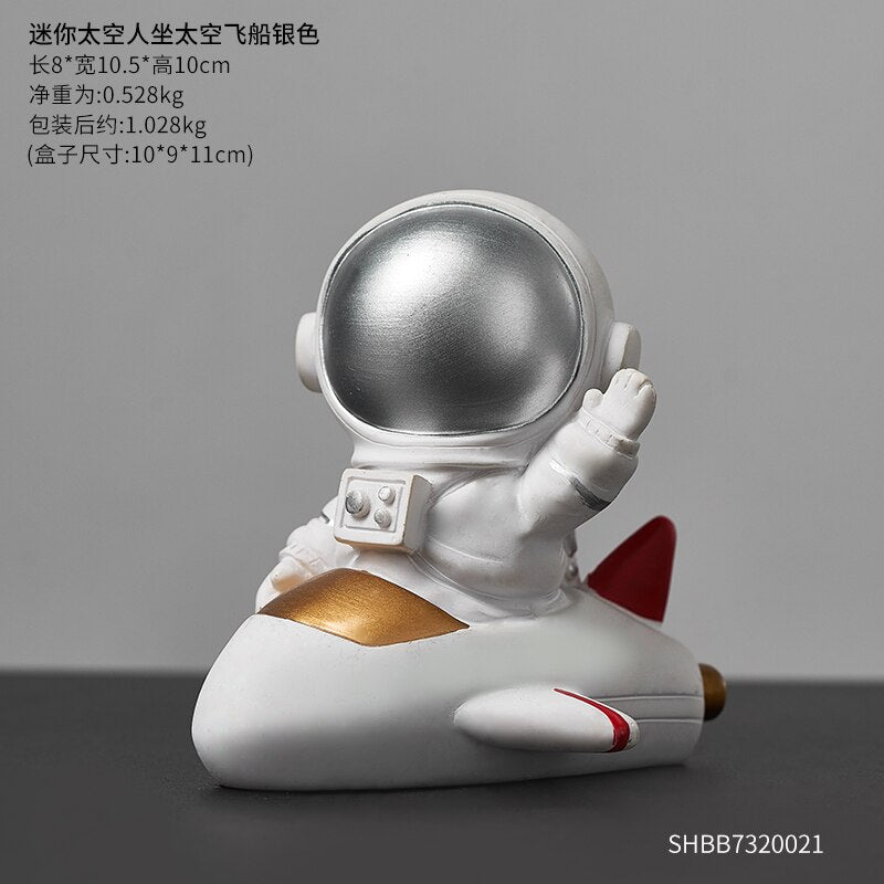 Modern Home Living Room Decoration Creative Office Desk Decoration Crafts Birthday Gift Nordic Resin Figurines Astronaut Statue