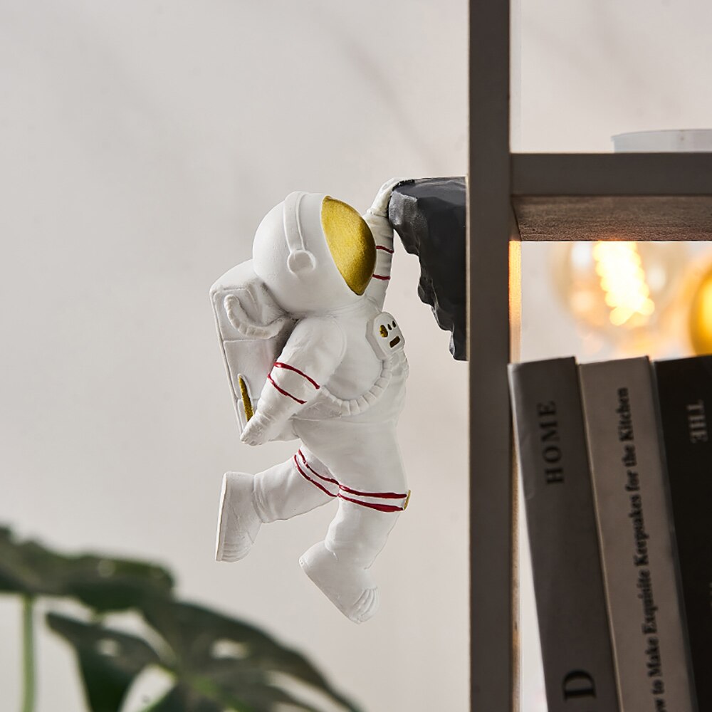 nordic home decoration accessories living room desk decor Figurine miniatures astronaut decorative figures figurine astronaut