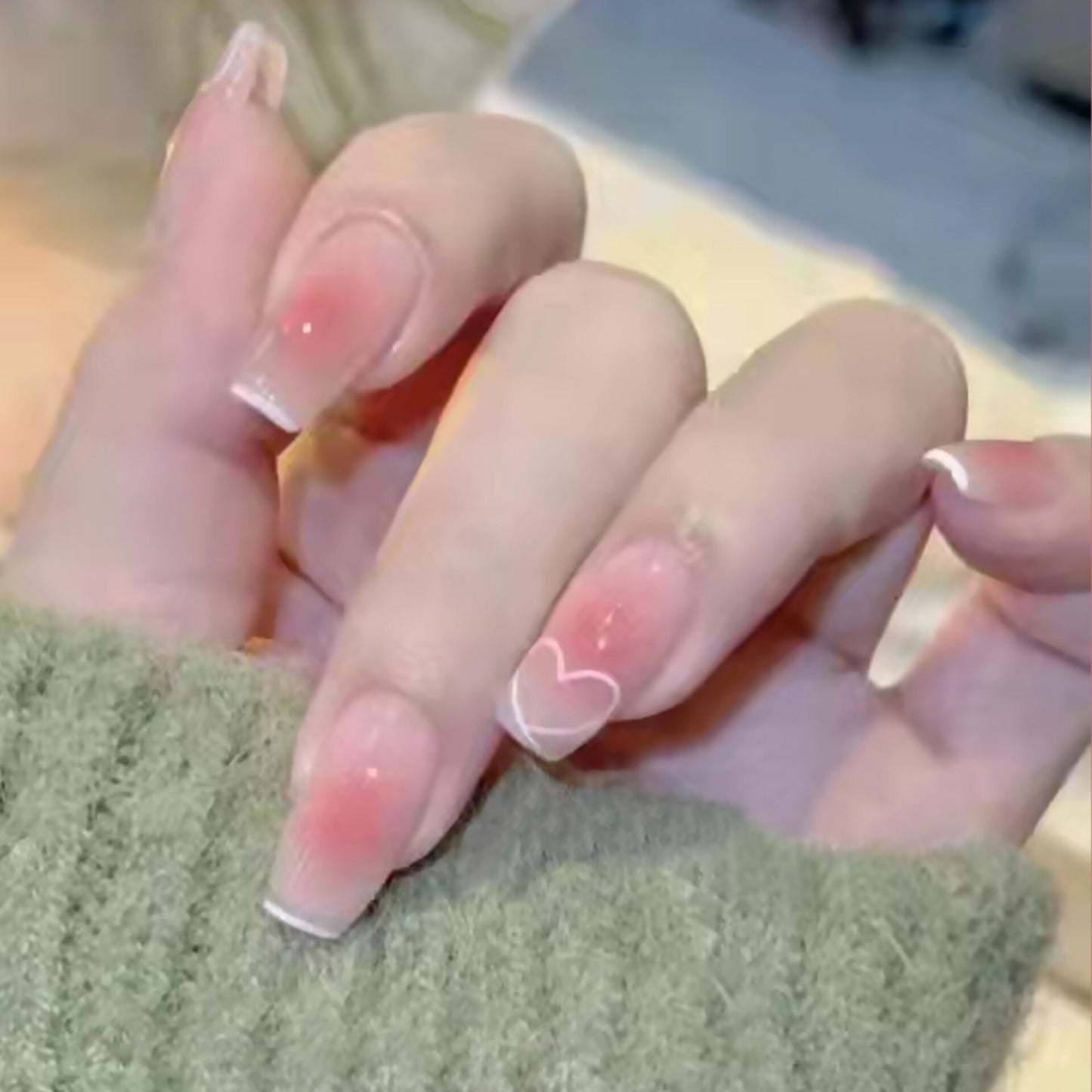 24pcs Press on Nails Short Fake Nails with Glue Jelly Gradient Design Detachable Artificial Nail Acrylic Coffin False Nails Tips