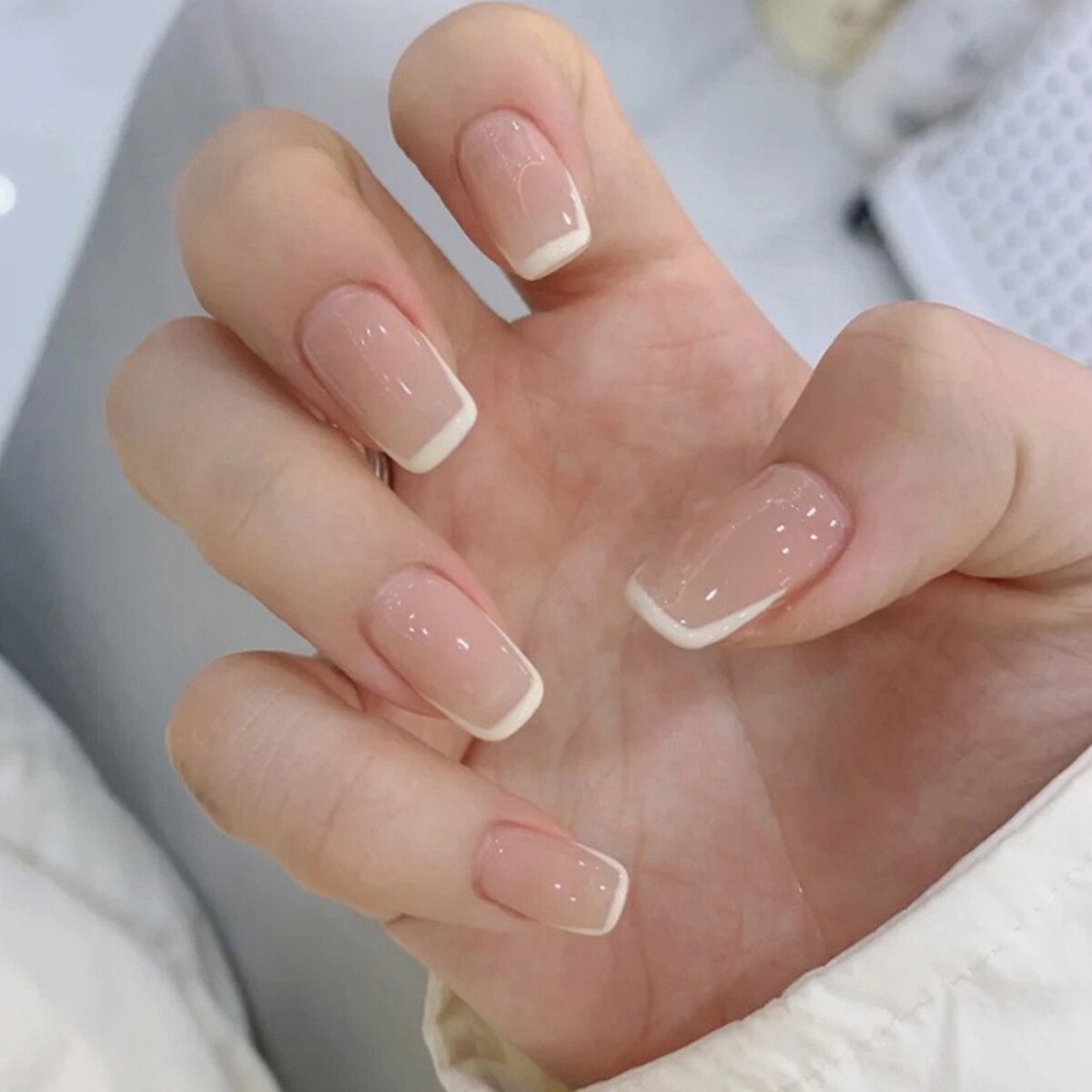 24pcs Press on Nails Short Fake Nails with Glue Jelly Gradient Design Detachable Artificial Nail Acrylic Coffin False Nails Tips