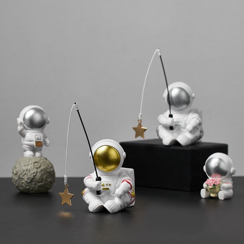 Modern Home Living Room Decoration Creative Office Desk Decoration Crafts Birthday Gift Nordic Resin Figurines Astronaut Statue