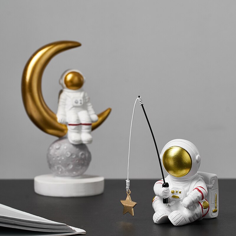 Modern Home Living Room Decoration Creative Office Desk Decoration Crafts Birthday Gift Nordic Resin Figurines Astronaut Statue