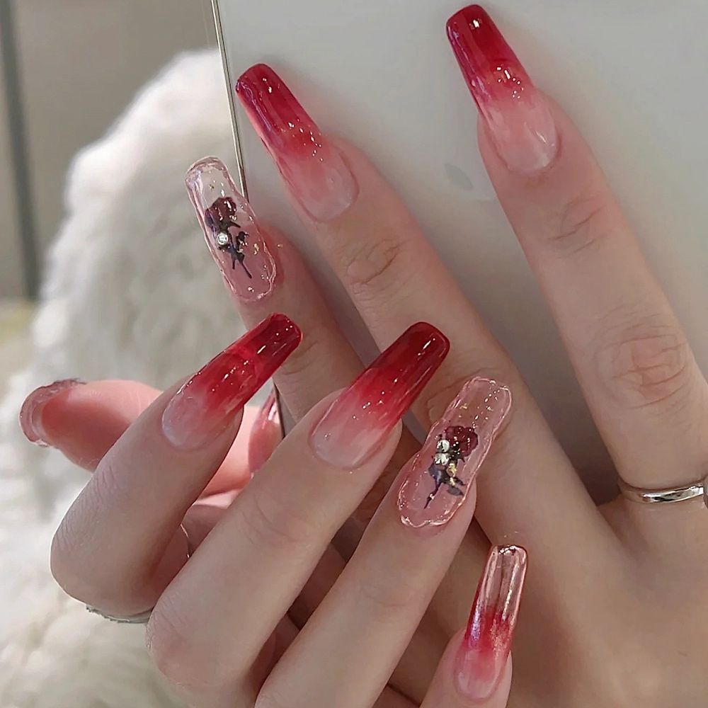 24 Pcs Artificial Wavy Line Long Round Almond False Nails Wearable French Fake Nails Full Cover Nail Tips Press On Nails