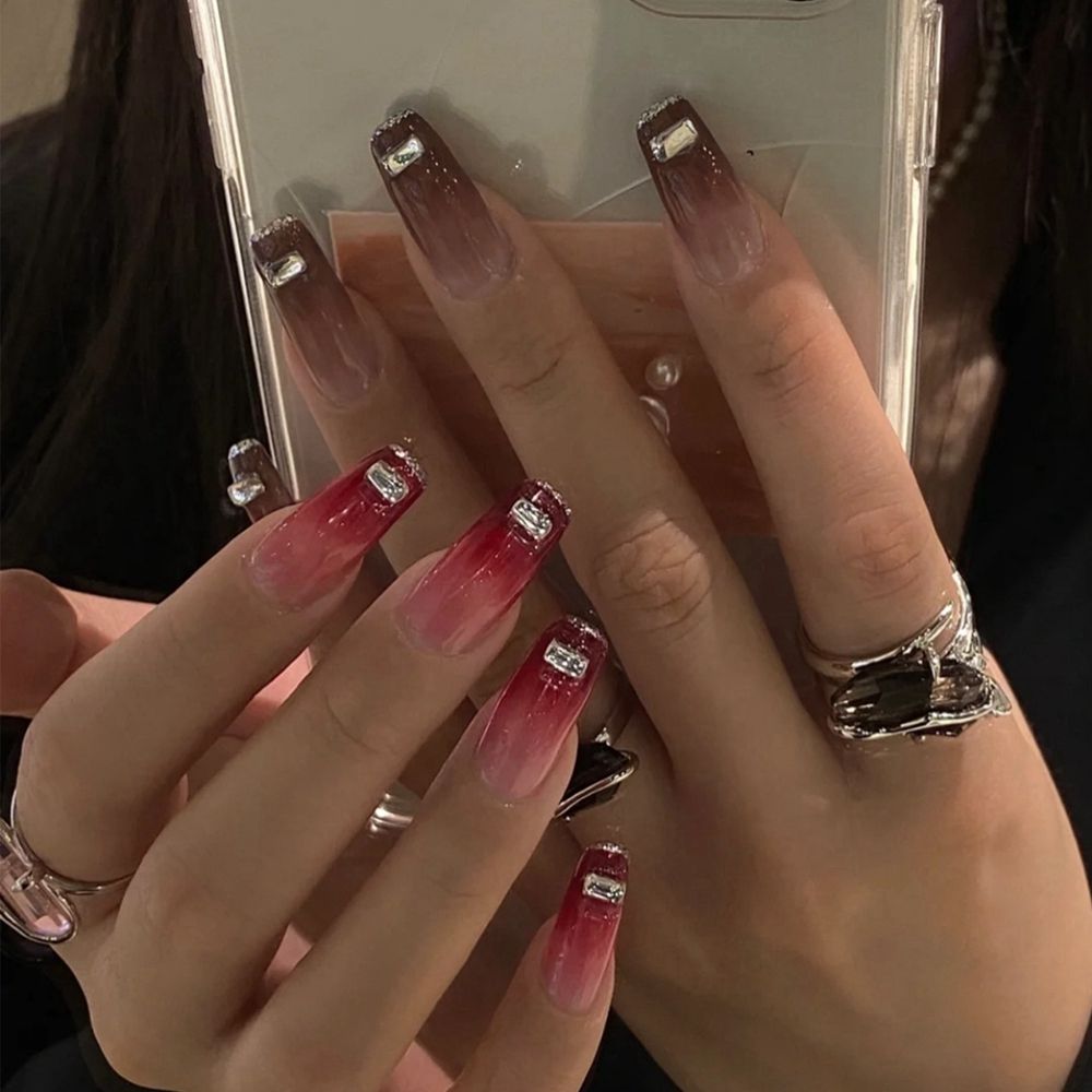 24 Pcs Artificial Wavy Line Long Round Almond False Nails Wearable French Fake Nails Full Cover Nail Tips Press On Nails
