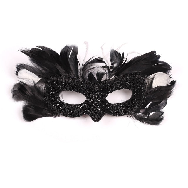 Anime Cruella De Vil Short Cruly Half Black And Half White Wavy Band Bangs Ladies Cosplay Wig Synthetic Halloween Wig + Wig Cap